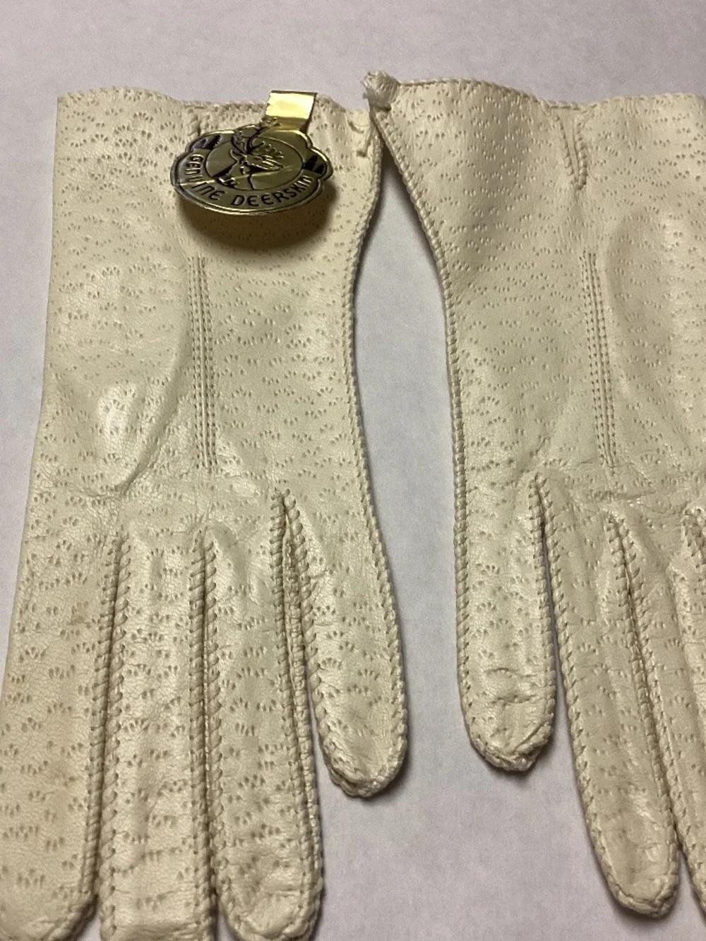 DEERSKIN.GLOVES. IVORY.  color absolutely beautiful incredibly 6/1/2
